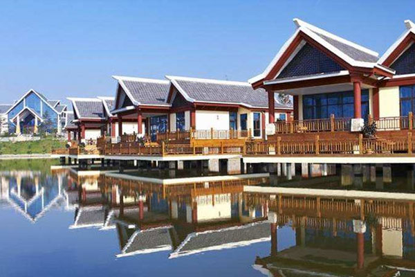 威海湯泊溫泉度假村+威海湯泊溫泉+雙人自助早餐·移步亦景、動(dòng)靜相宜，營(yíng)造一種遠(yuǎn)離塵囂，回歸自然的寧?kù)o，愜意的生活新方式